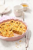 Rhabarber-Streusel-Kuchen, angeschnitten