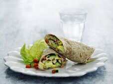 Wraps mit Hähnchen und Gemüse zum Lunch