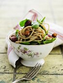 Spaghetti with spinach, olives and hazelnuts