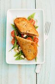 Ciabatta mit Lamm auf Bohnen-Tomaten-Salat