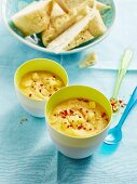 Scharfe Linsensuppe mit Ananas