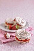 Meringue sandwiches with strawberries