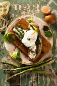 Bruschette con l'uovo in camicia (grilled bread with poached egg, Italy)