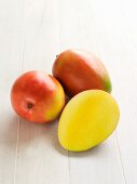 Keitt mangos from Florida, whole and halved