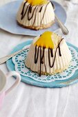 Aperol Spritz cakes with orange jelly