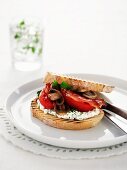 Crispy white bread with cream cheese, tomatoes and mushrooms