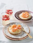 Lemon tartlets with apple roses