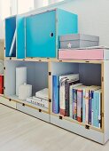 Norwegian modular shelving system with metal clips