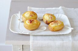 Stuffed potatoes with goat's cheese and bacon