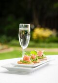 Salmon crostini with a glass of champagne