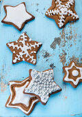 Gingerbread stars decorated with icing sugar and silver pearls