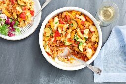Fusilli bake with minced meat, courgettes and tomatoes