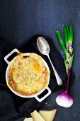 Onion soup with toasted cheese croûte