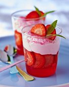 Strawberry trifle with yogurt mousse