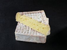 Pont l'eveque (French cow's milk cheese)