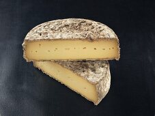 Tome des Bauges (French cow's milk cheese)