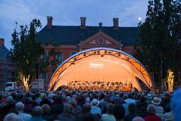 An open air concert in the grounds of Schloss Bothmer in Klütz, part of the MV festival, orchestra with Justus Franz