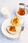 Roll with fried banana, ricotta and honey