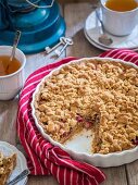 Rhubarb crumble cake