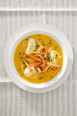 Carrot and pepper soup with tortellini