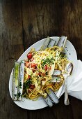 Spaghetti with razor clams and tomatoes