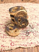 Poppyseed pretzels (Christmas)