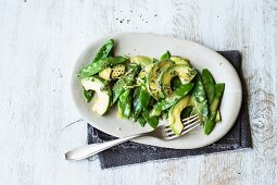 A mange tout salad with avocado