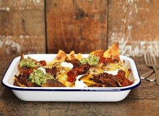 Nachos with pulled pork and guacamole (USA)