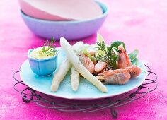 Asparagus with aioli and prawns