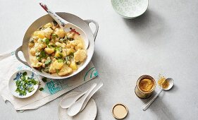 Blumenkohlcurry mit Kichererbsen und Kartoffeln