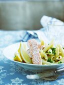 Pasta with peas and salmon