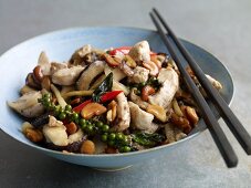 Stir-fried chicken with cashew nuts and mushrooms