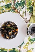 Steamed mussels in white wine