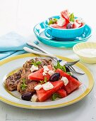 Gegrillte Rosmarin-Lammchops mit Wassermelonen-Fetasalat