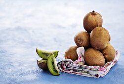 A stack of kiwis on a cloth