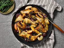 Roast chicken with autumnal fruits