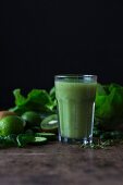 A green smoothie with kiwi, lime and cucumber