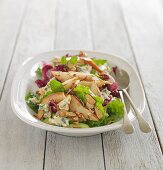 Mixed leaf salad with pears and mint