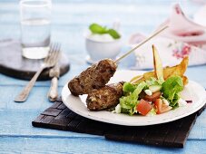 Kofta with vegetable salad and chips