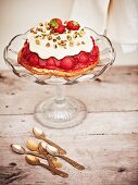 Strawberry cake with quark and pistachios nuts