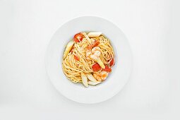 Spaghetti with asparagus, pawns and tonka beans