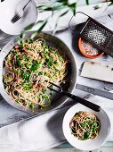 Spaghetti with crushed peas, mint and pancetta