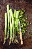 Green asparagus, peeled