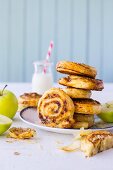 Puff pastry buns with apple, cinnamon and raisins