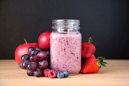 Beerensmoothie mit Trauben & Äpfeln