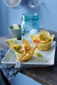 Pasta muffins with leek, smoked salmon and lime cream