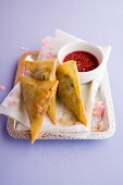 Samosas filled with aubergines and scamorza with a rose and chilli dip