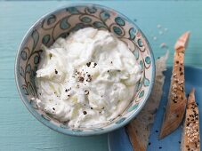 A bowl of tzatziki (seen from above)