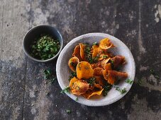 Sweet potato crisps with herbs