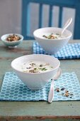 Quick cauliflower soup with a mixed seeds